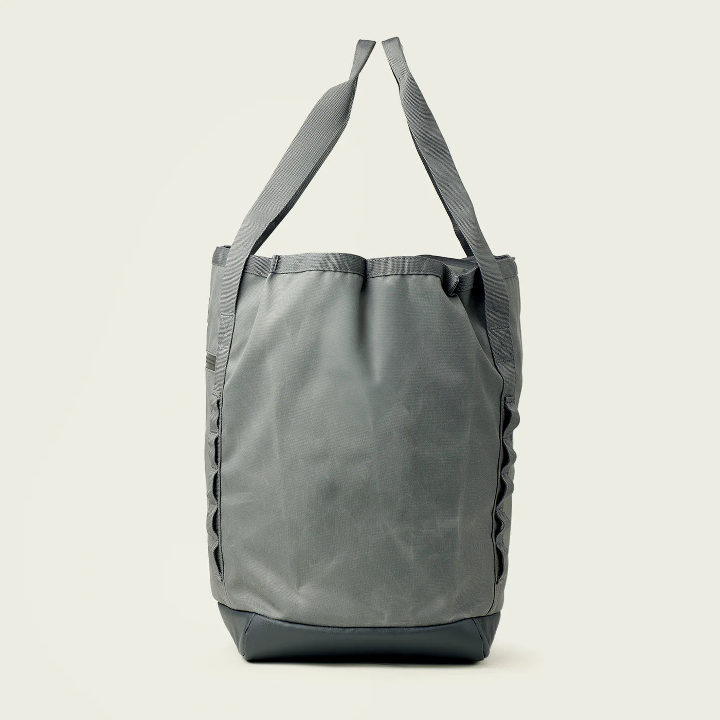 Pursuit 30L Tote in Smoke