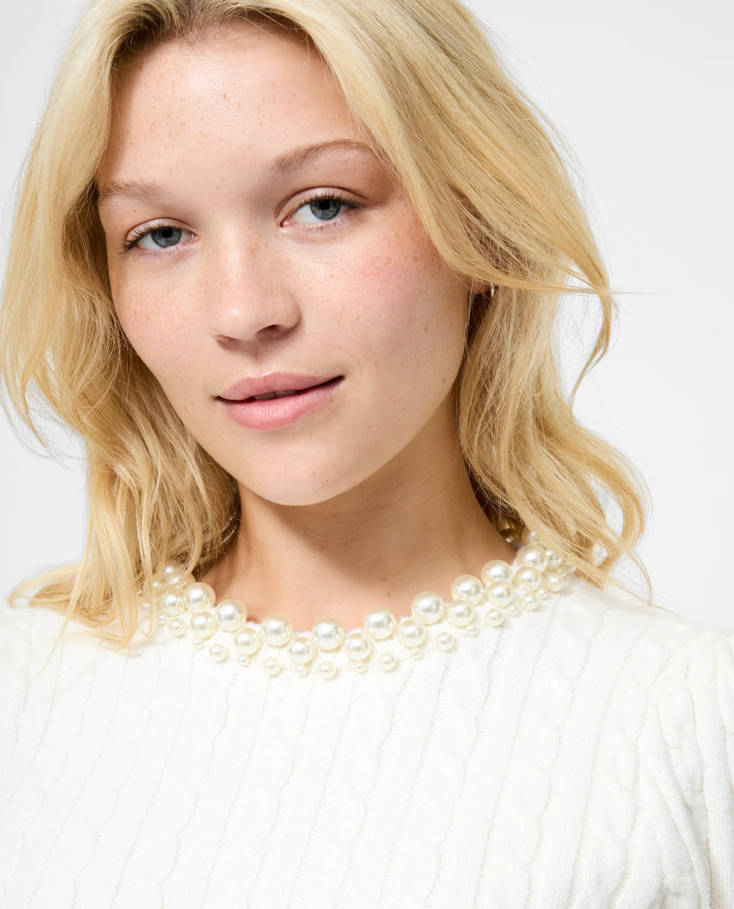 Embellished Neck Short Sleeve Sweater
