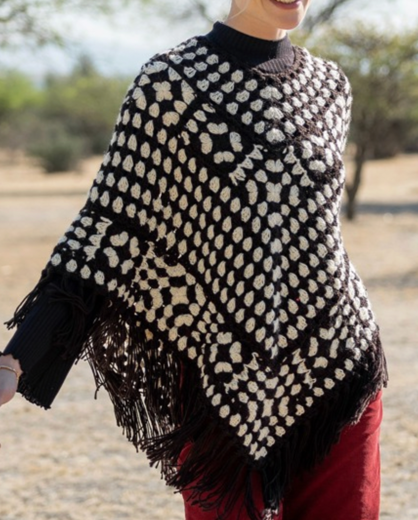 La Paz Crochet Poncho - Black/White