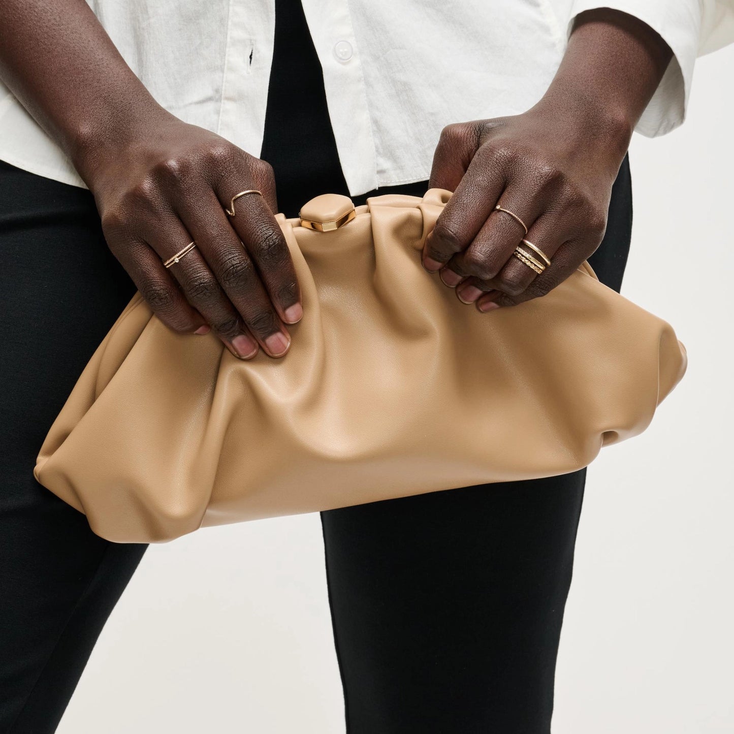 Jennifer Clutch in Natural