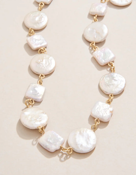 Pretty Pearl Necklace 17"