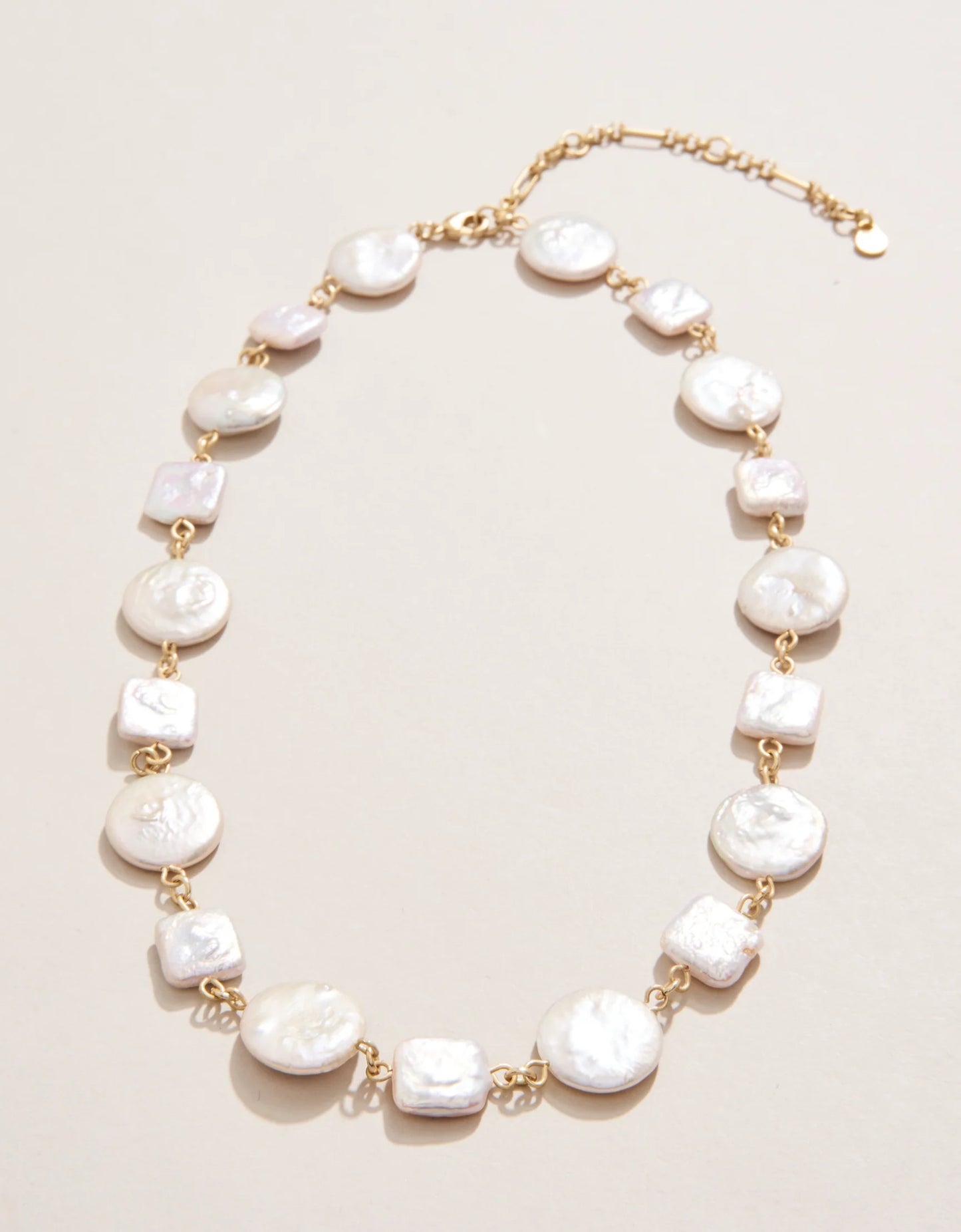 Pretty Pearl Necklace 17"