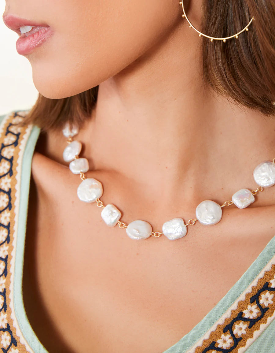 Pretty Pearl Necklace 17"