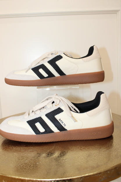GHOST BEIGE BLACK Sneakers