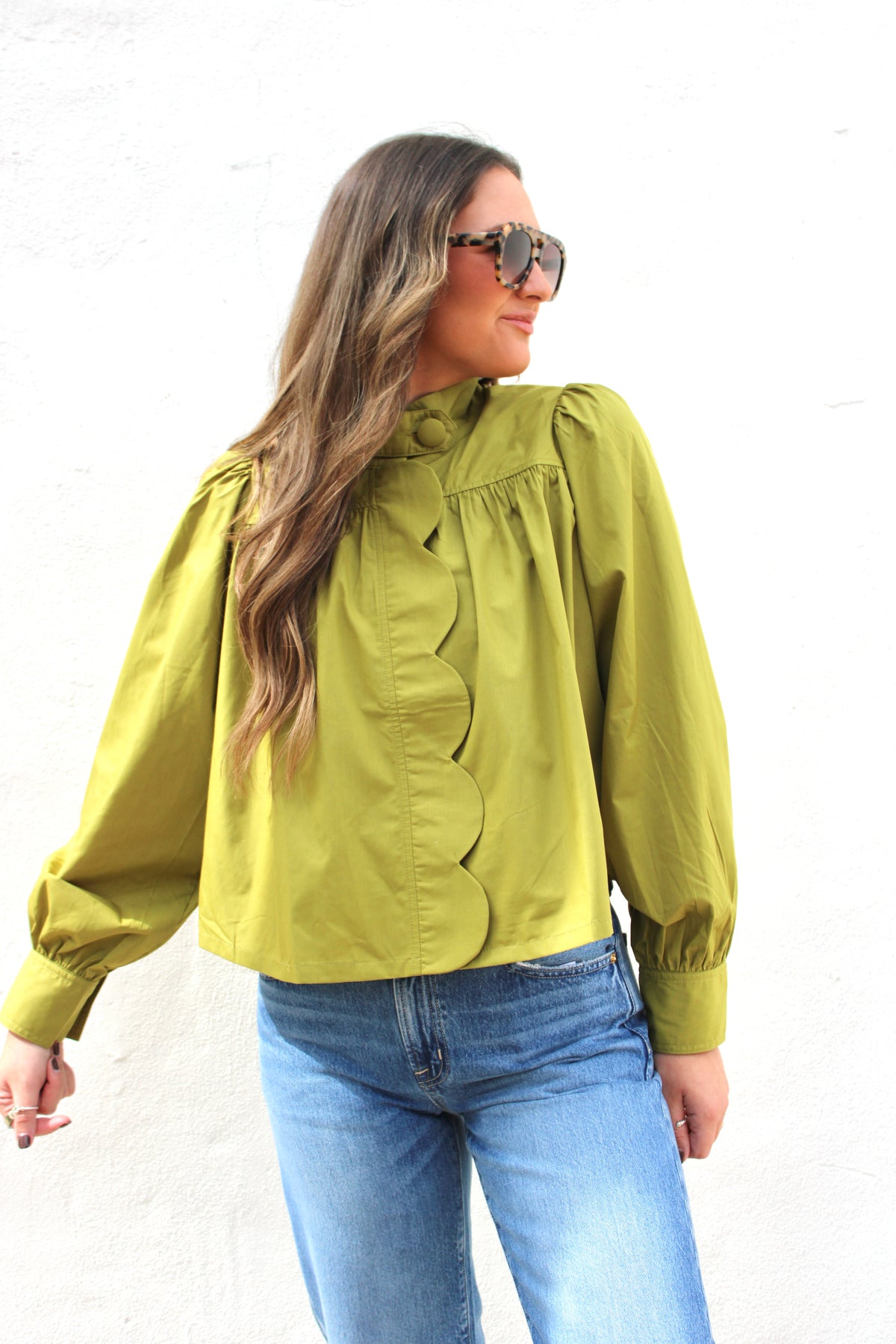 Scalloped Front Top Martini Olive