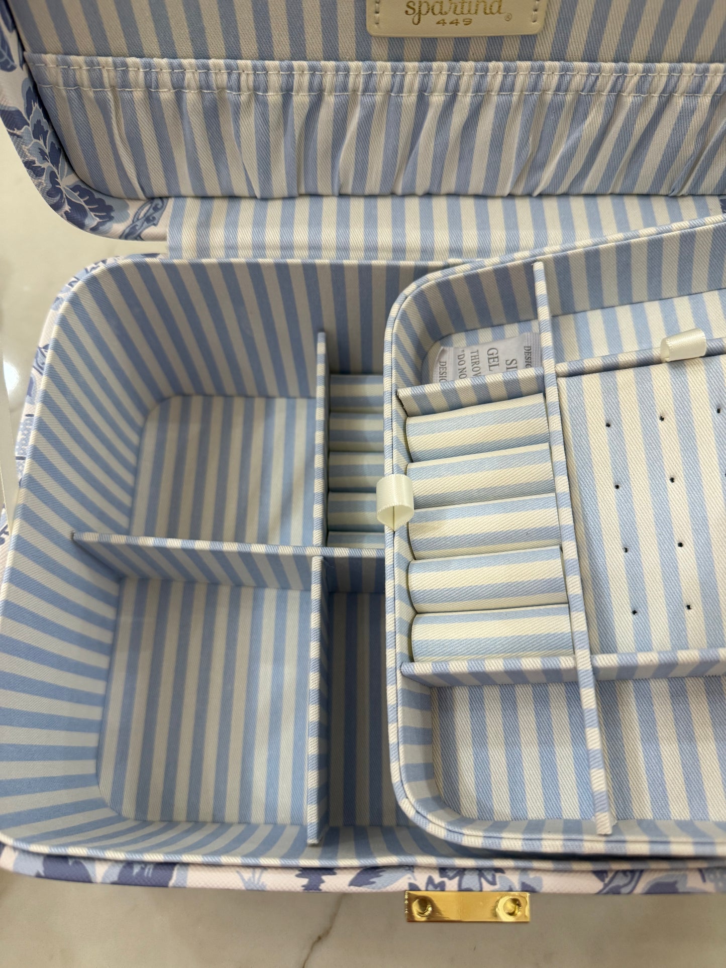 Medium Desktop Jewelry Case Garden Toile