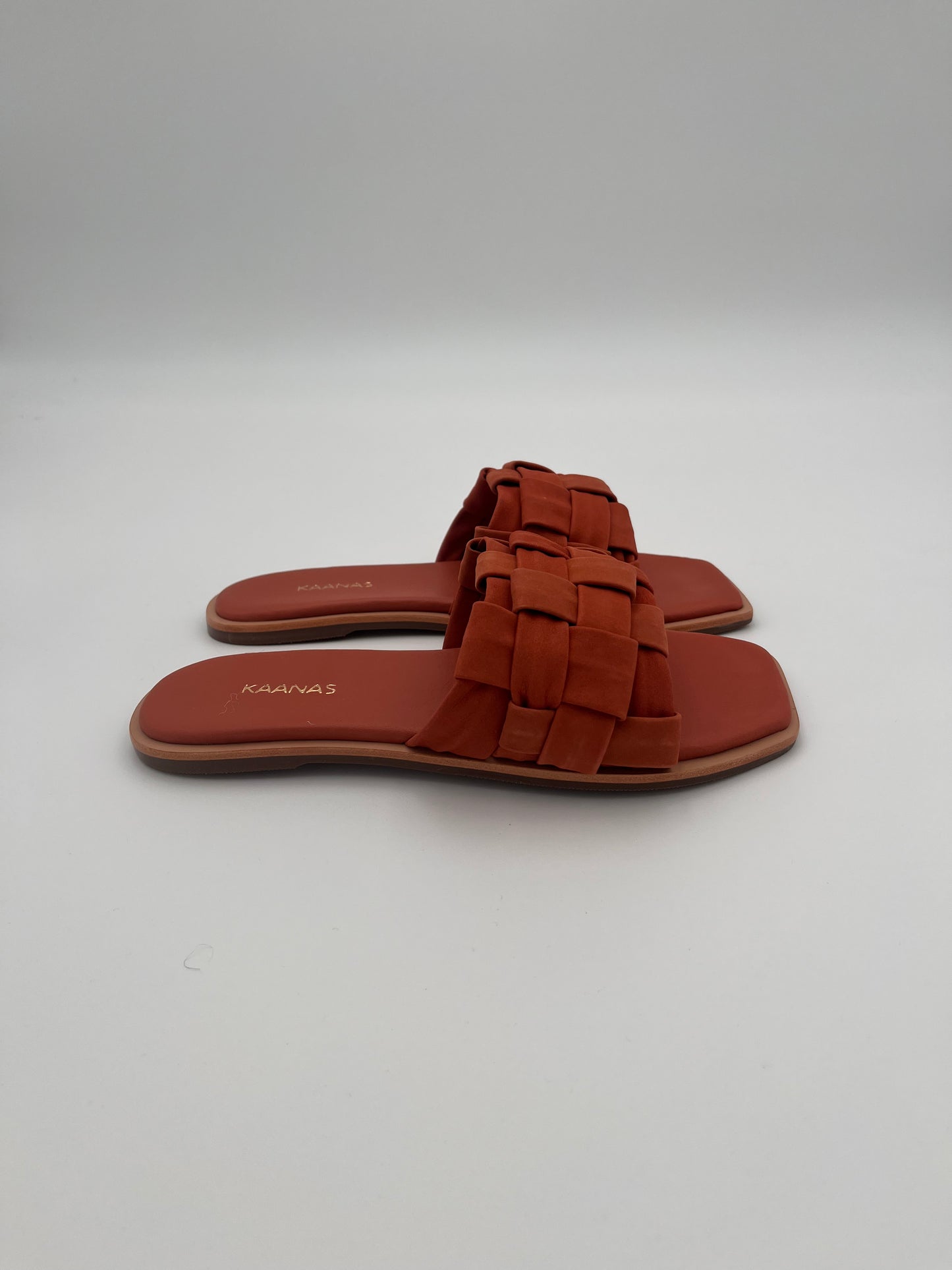 Belinha Basketweave Allover Leather Slide in Brick