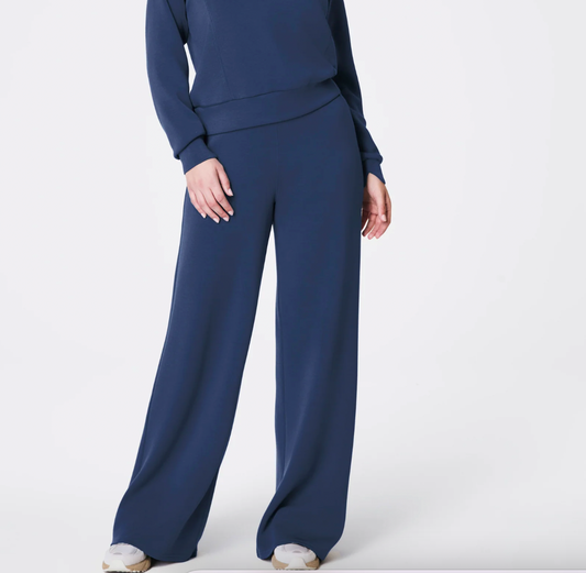 SPANX AirEssentials® Wide Leg Pant in timeless navy
