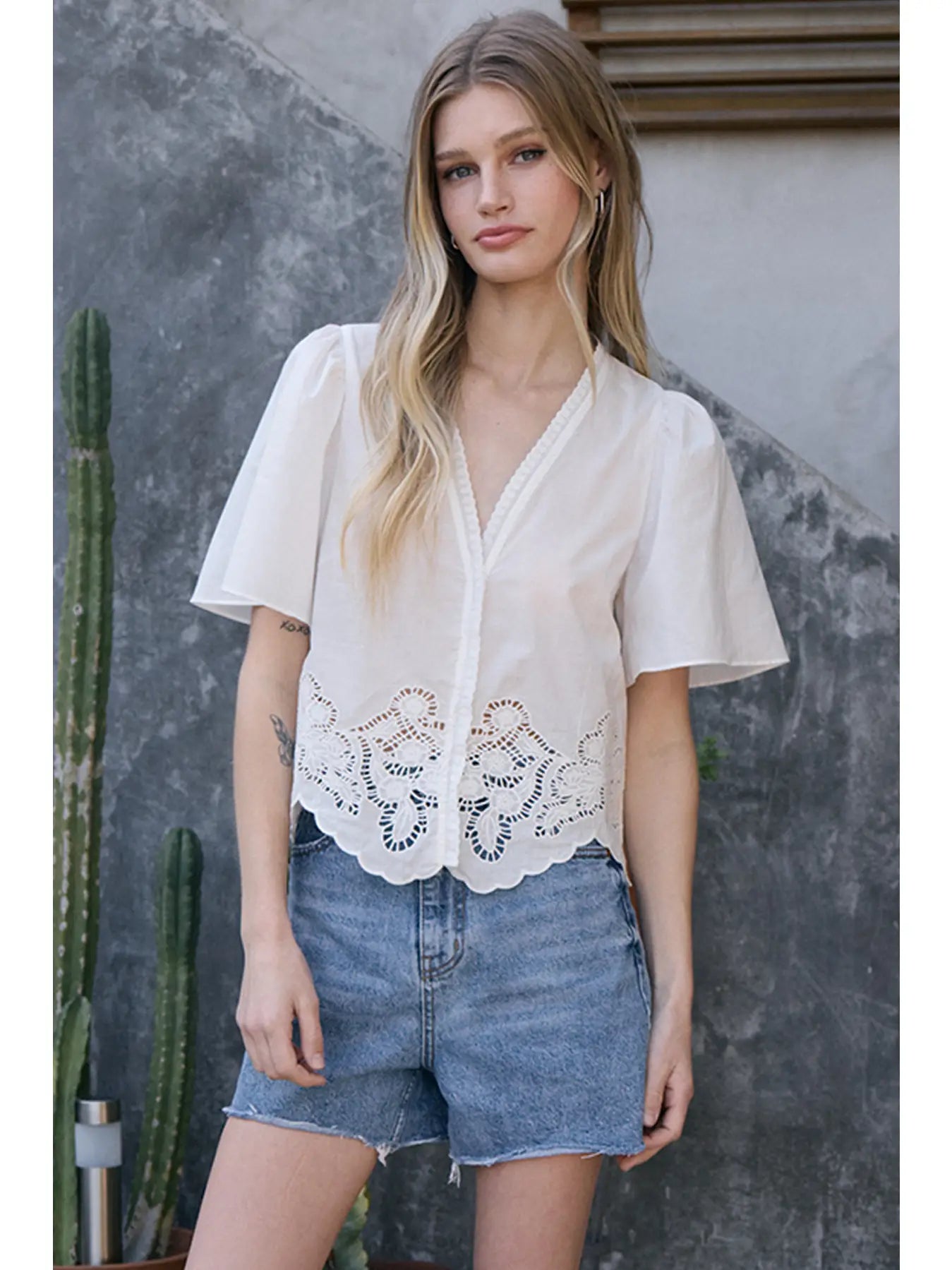 Embroidered Scallop Hem Puff Sleeve Blouse